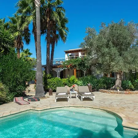 Carmen Morna Santa Eularia des Riu